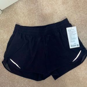 LuluLemon Hotty Hot LR Short (4” lined)